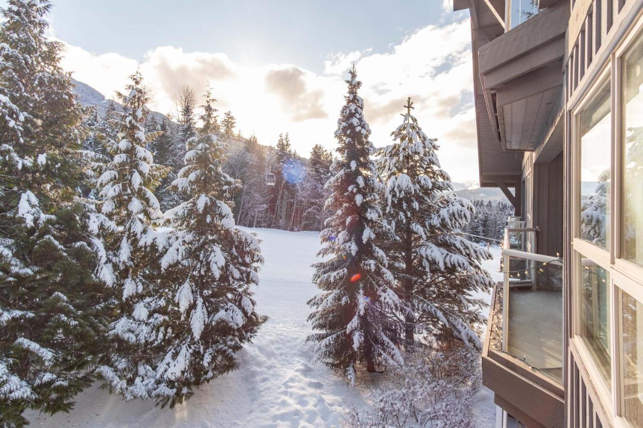 The Best Ski In Ski Out Two Bedroom Condo At Aspens ウィスラー エクステリア 写真